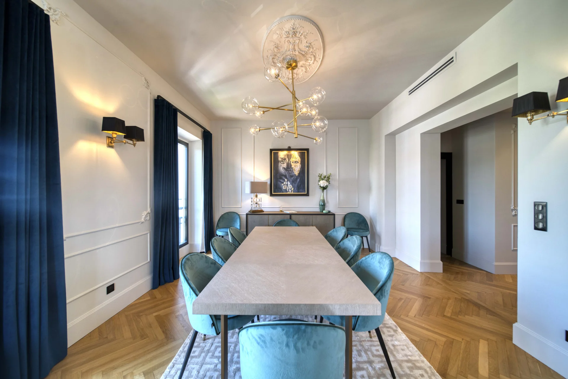 Salle à manger et chaises bleu canard